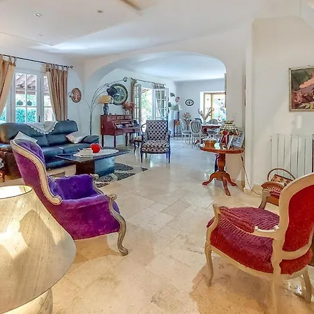 Stunning In Saint-raphal With Indoor Swimming Pool, Wifi And Private Swimming Pool Tatil Evi Saint-Raphaël