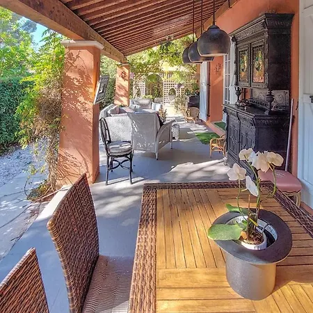 Stunning In Saint-raphal With Indoor Swimming Pool, Wifi And Private Swimming Pool Hébergement de vacances Saint-Raphaël
